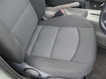 2004 Mazda Demio Pictures