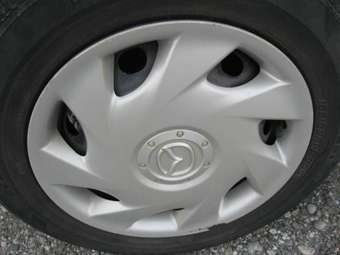 2004 Mazda Demio Photos