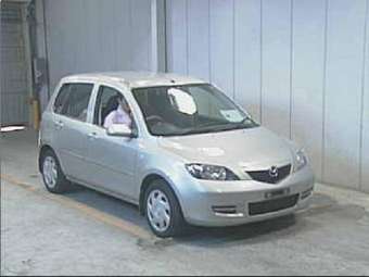 2004 Mazda Demio Photos