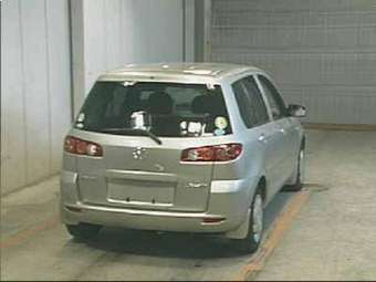 2004 Mazda Demio Photos