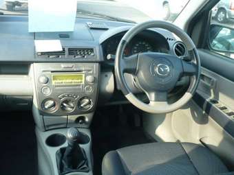2004 Mazda Demio Pictures