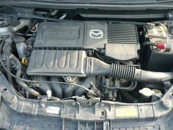 2004 Mazda Demio Pictures