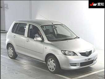 2004 Mazda Demio Pics