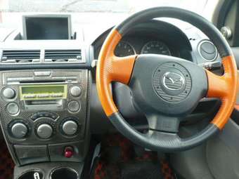 2004 Mazda Demio Photos