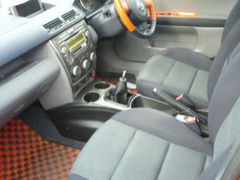 2004 Mazda Demio Pictures