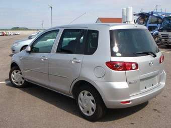 2004 Mazda Demio Pictures