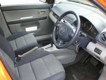 2004 Mazda Demio Pictures