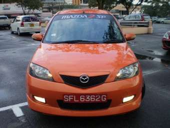 2004 Mazda Demio Photos