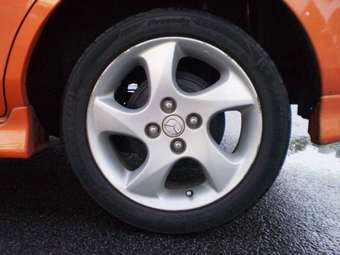 2004 Mazda Demio Photos
