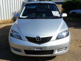 2004 Mazda Demio Pictures