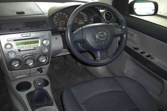 2004 Mazda Demio Photos
