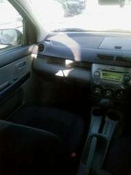 2004 Mazda Demio Images