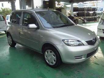 2004 Mazda Demio Photos