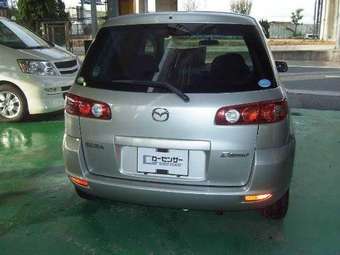 2004 Mazda Demio Photos