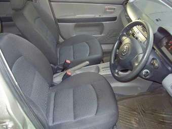2004 Mazda Demio Pictures