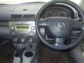 2004 Mazda Demio Photos