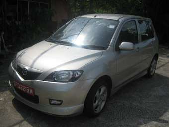 2004 Mazda Demio Pictures