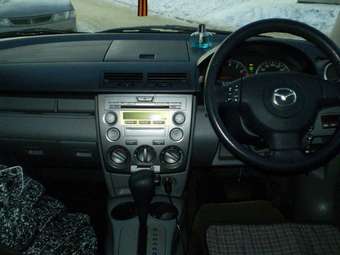 2004 Mazda Demio Pictures