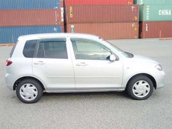 2004 Mazda Demio Photos