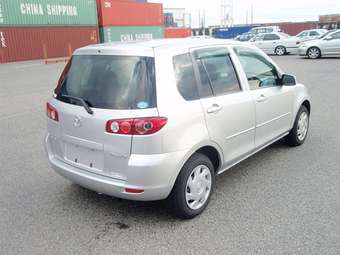 2004 Mazda Demio Pictures