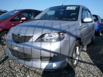 2004 Mazda Demio Photos