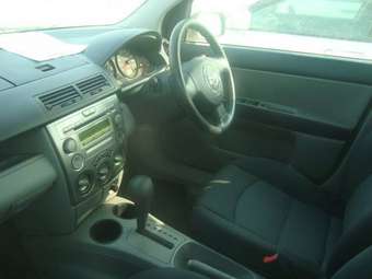 2004 Mazda Demio Photos