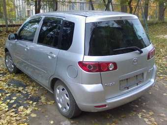 2004 Mazda Demio Pictures