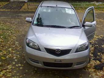 2004 Mazda Demio Photos