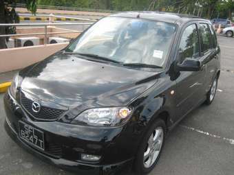 2004 Mazda Demio Pictures