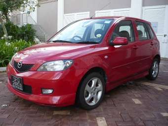 2004 Mazda Demio Pictures