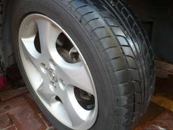 2004 Mazda Demio Pictures