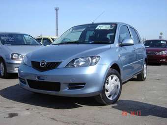 2004 Mazda Demio Pictures