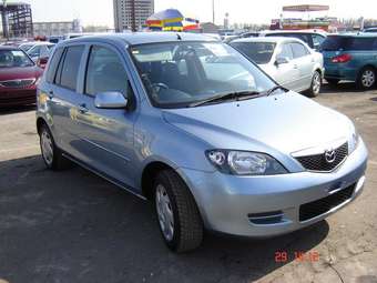 2004 Mazda Demio Photos