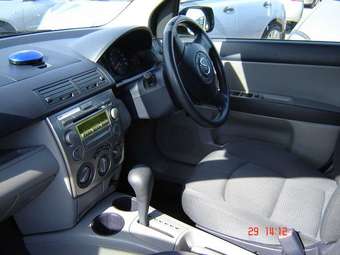 2004 Mazda Demio Pictures