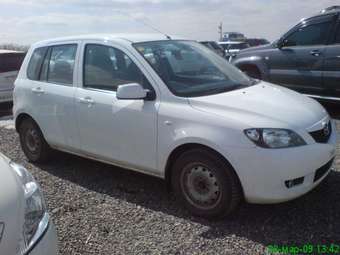 2004 Mazda Demio Pics