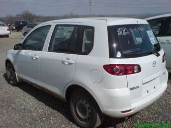 2004 Mazda Demio Pictures