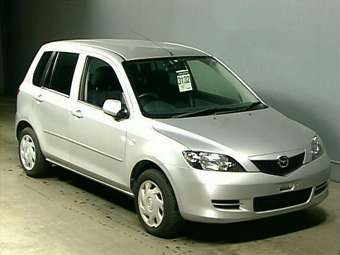 2004 Mazda Demio Photos