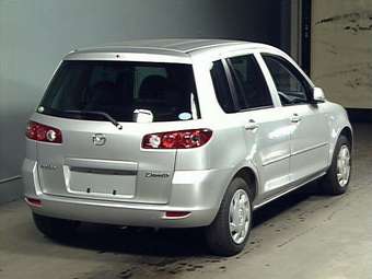 2004 Mazda Demio Photos