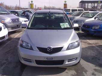 2004 Mazda Demio Pictures