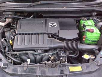 2004 Mazda Demio Images