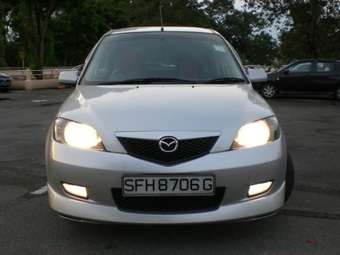 2004 Mazda Demio Pictures
