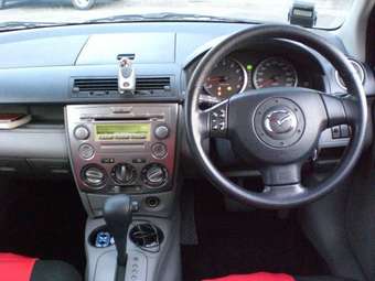 2004 Mazda Demio Pictures