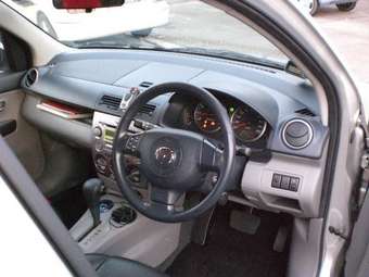 2004 Mazda Demio Photos