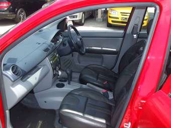 2004 Mazda Demio Pictures