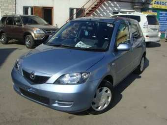 2004 Mazda Demio Photos