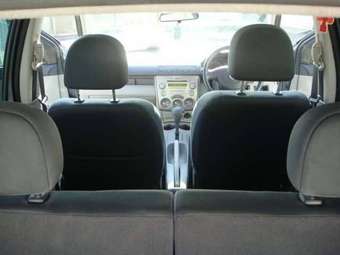 2004 Mazda Demio Photos