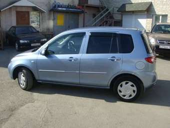 2004 Mazda Demio Pictures