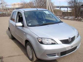 2004 Mazda Demio Pictures