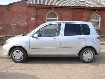 2004 Mazda Demio Photos