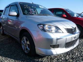 2004 Mazda Demio Photos
